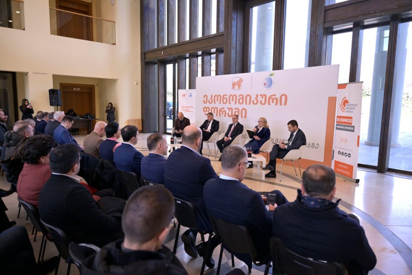 შპს „ენგურჰესის“ ფინანსური დირექტორი ირაკლი ინაშვილი და ტექნიკური დირექტორი პაატა ცინცაძე ეკონომიკურ ფორუმს დაესწრნენ